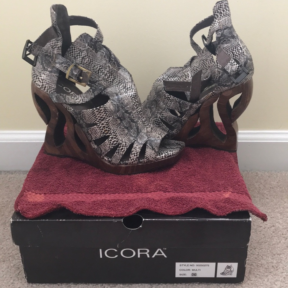 ICORA Sandals